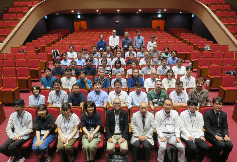 The 4th Area Plenary Meeting and the 3rd Discussion Meeting were held at Hokkaido University.