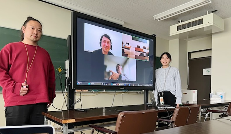 広島大学において、アルゴリズム評価を行う B02-2班と赤潮藻集積の研究を行う A01-1班が共同研究